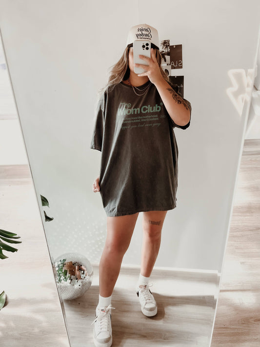 THE MOM CLUB TEE